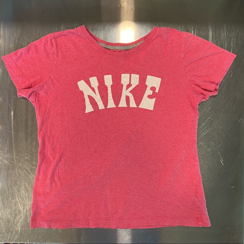 Nike, Slim Fit XL, fits like a medium, pink 100 % cotton T-shirt